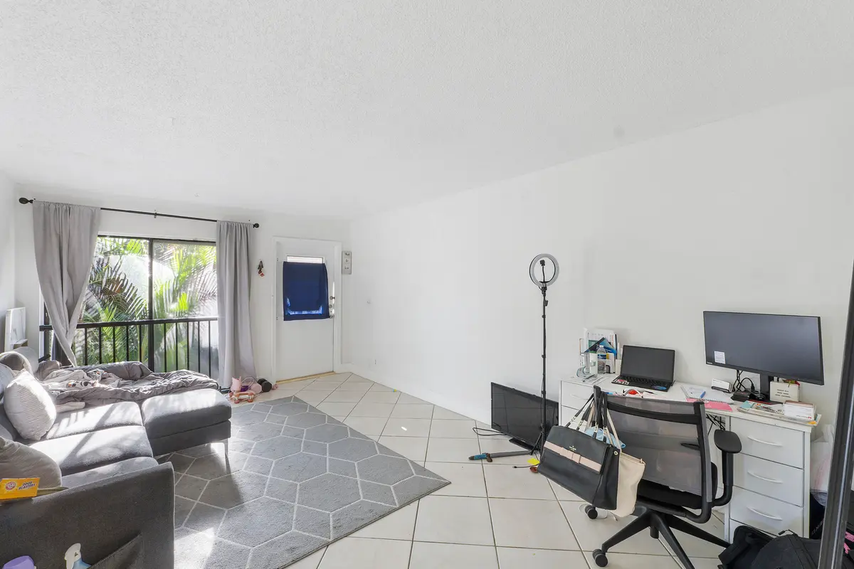 Living at 11392 Royal Palm Boulevard 11392, Coral Springs