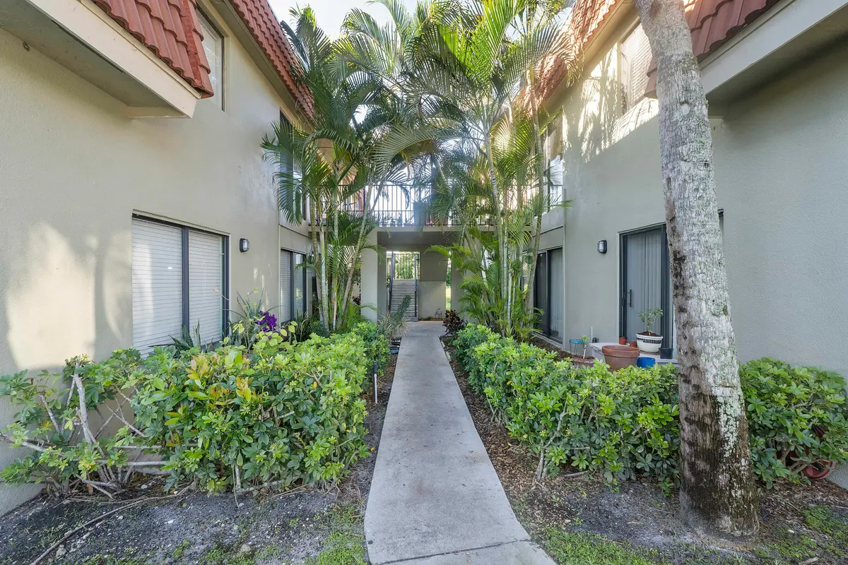 Entry at 11392 Royal Palm Boulevard 11392, Coral Springs