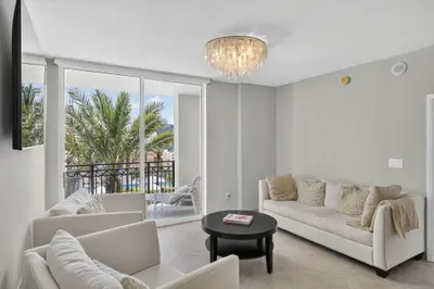 550 Okeechobee Boulevard 1215, West Palm Beach – Condominium for rent