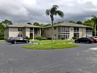 16 LAKE VISTA Trail 207, Port St. Lucie – Condominium for rent