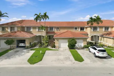 6215 EATON Street, West Palm Beach – Townhouse for sale