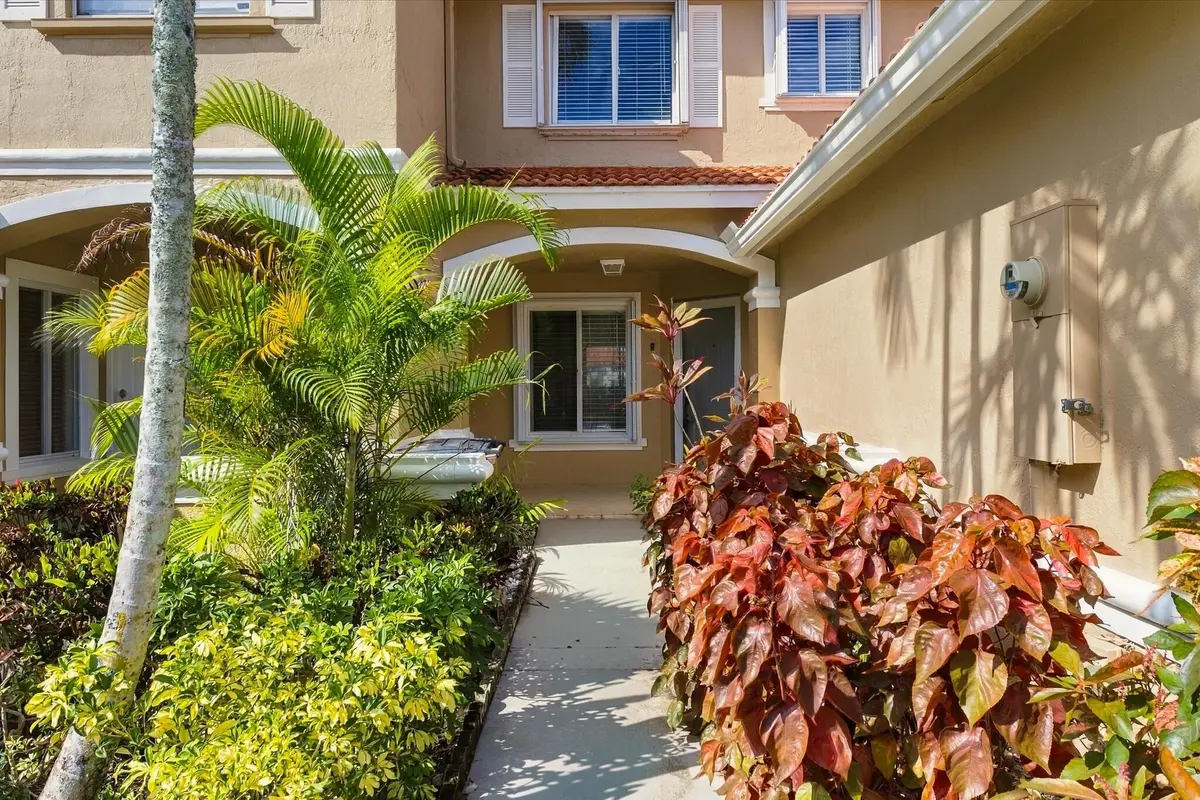04-2004 at 6215 EATON Street, West Palm Beach