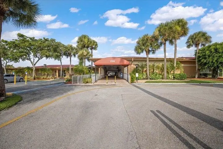 MOM 7 at 160 LAKE FRANCES Drive, West Palm Beach