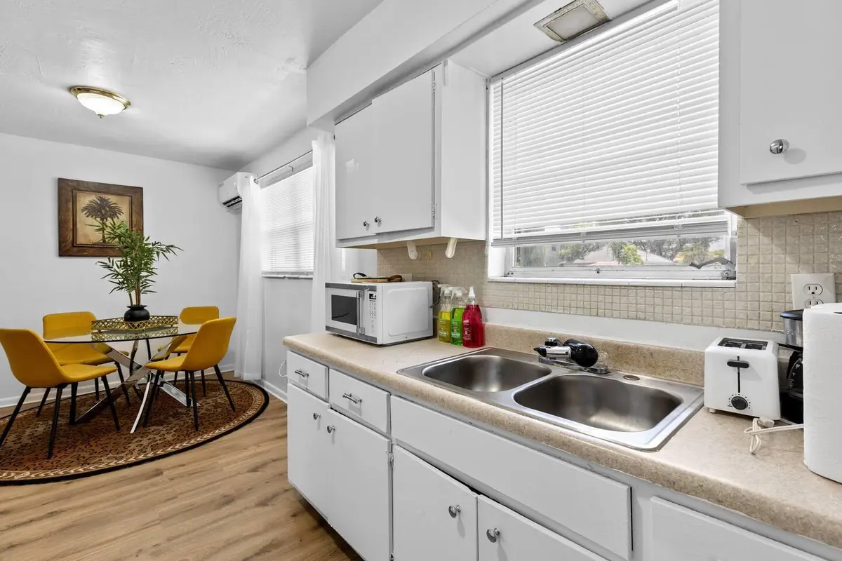 4dcd8c1b-33ca-4e3a-87a6-0673e82c2414 at 1826 Sherman Street Apt 5, Hollywood