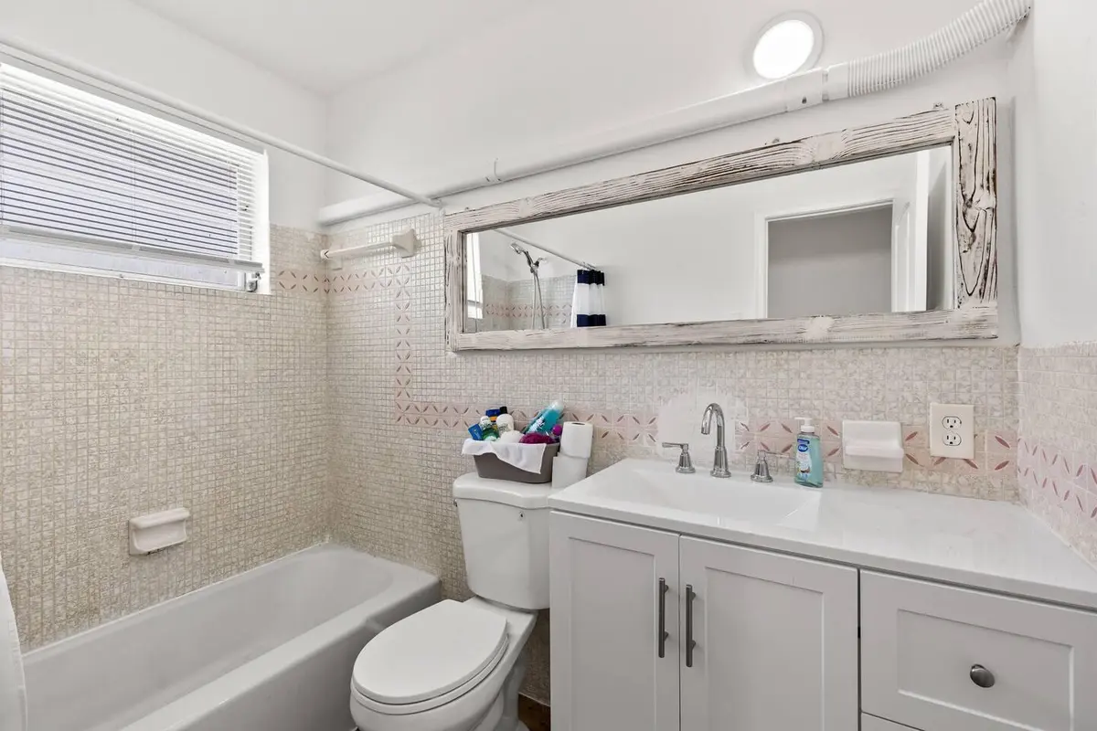 807e3cdd-21cf-4520-9d67-04c31ff83869 at 1826 Sherman Street Apt 5, Hollywood
