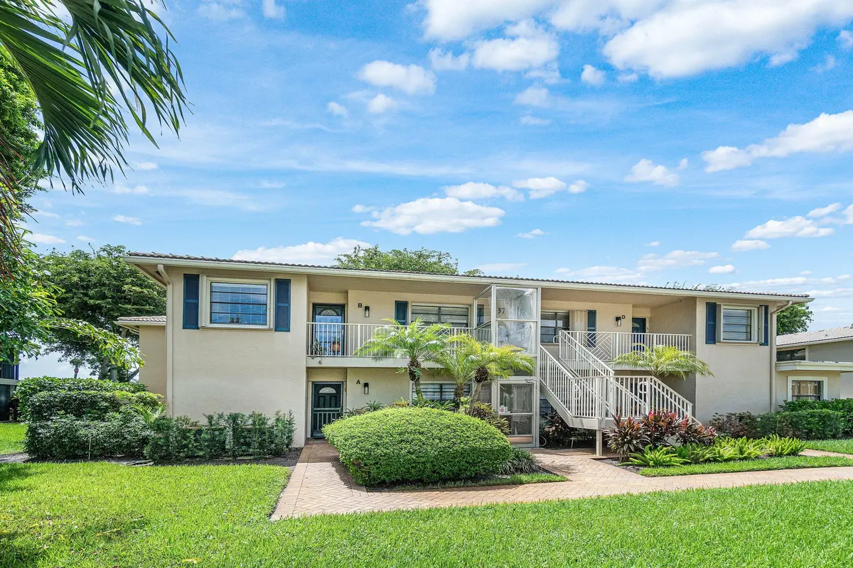 Front of Structure at 37 Stratford Lane D, Boynton Beach