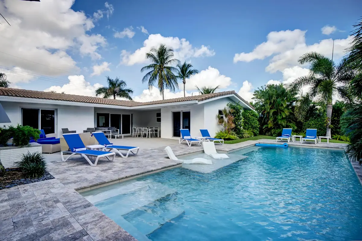 Canal House 6 at 3960 NE 16th Avenue, Oakland Park