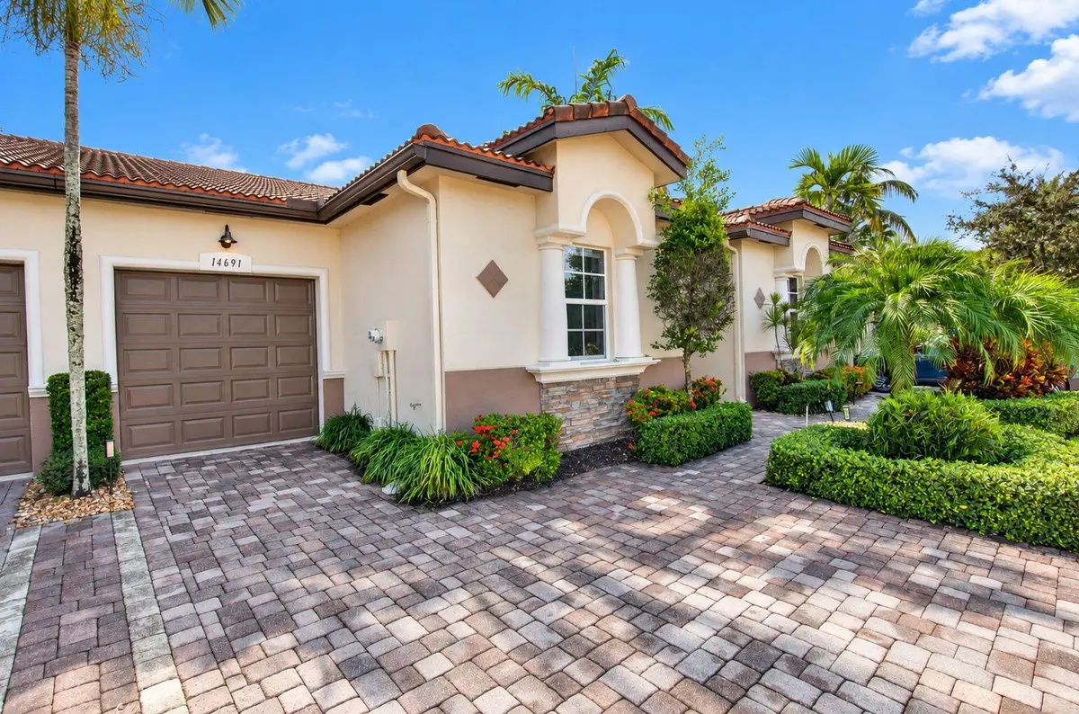 1 car garage at 14691 Barletta Way, Delray Beach