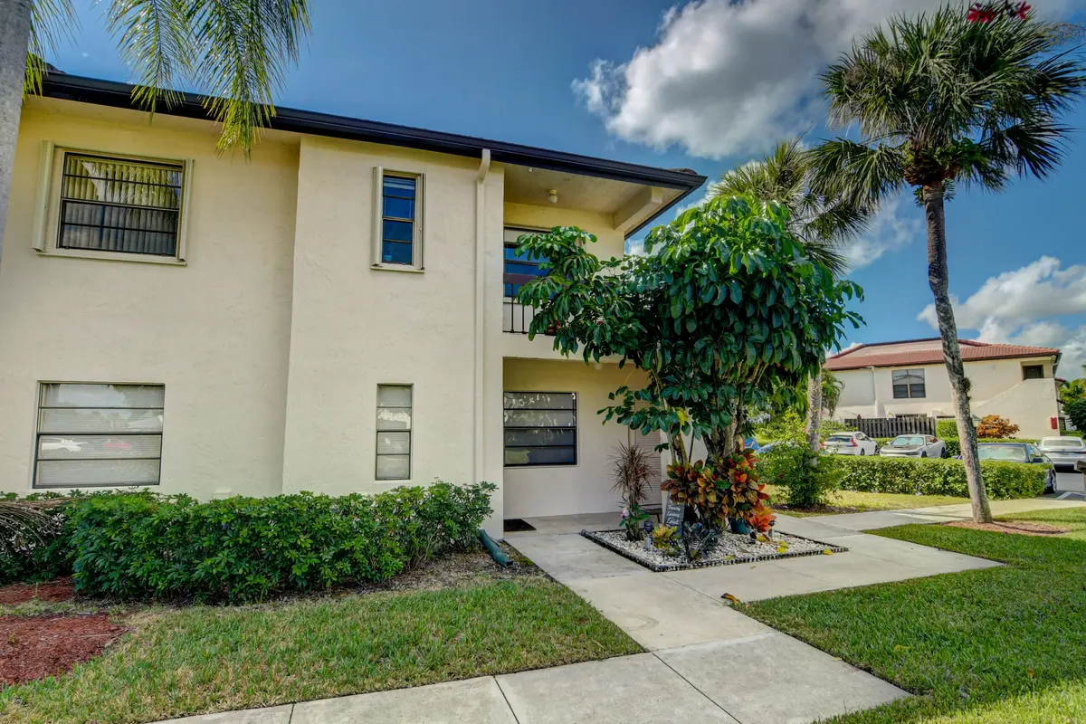 20241229194551582425000000-o at 7911 Eastlake Drive H, Boca Raton