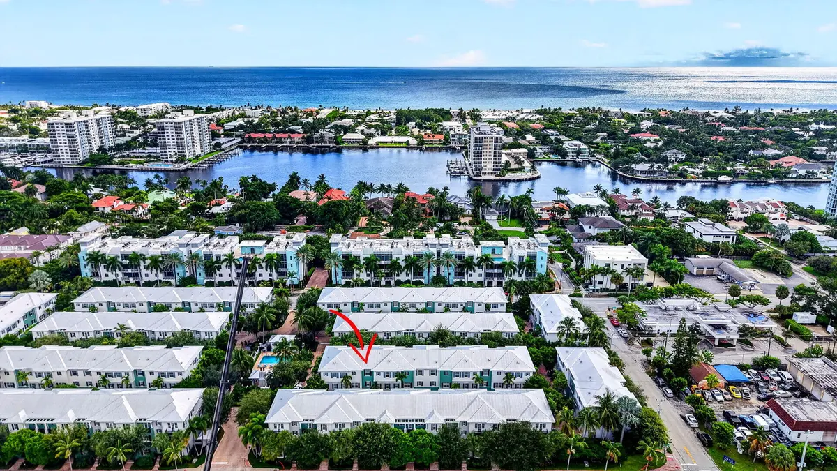 CLOSE TO BEACH at 361 W Mallory Circle, Delray Beach