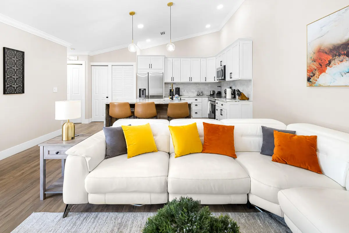 R-2810 at 1672 Hawthorne Place, Wellington