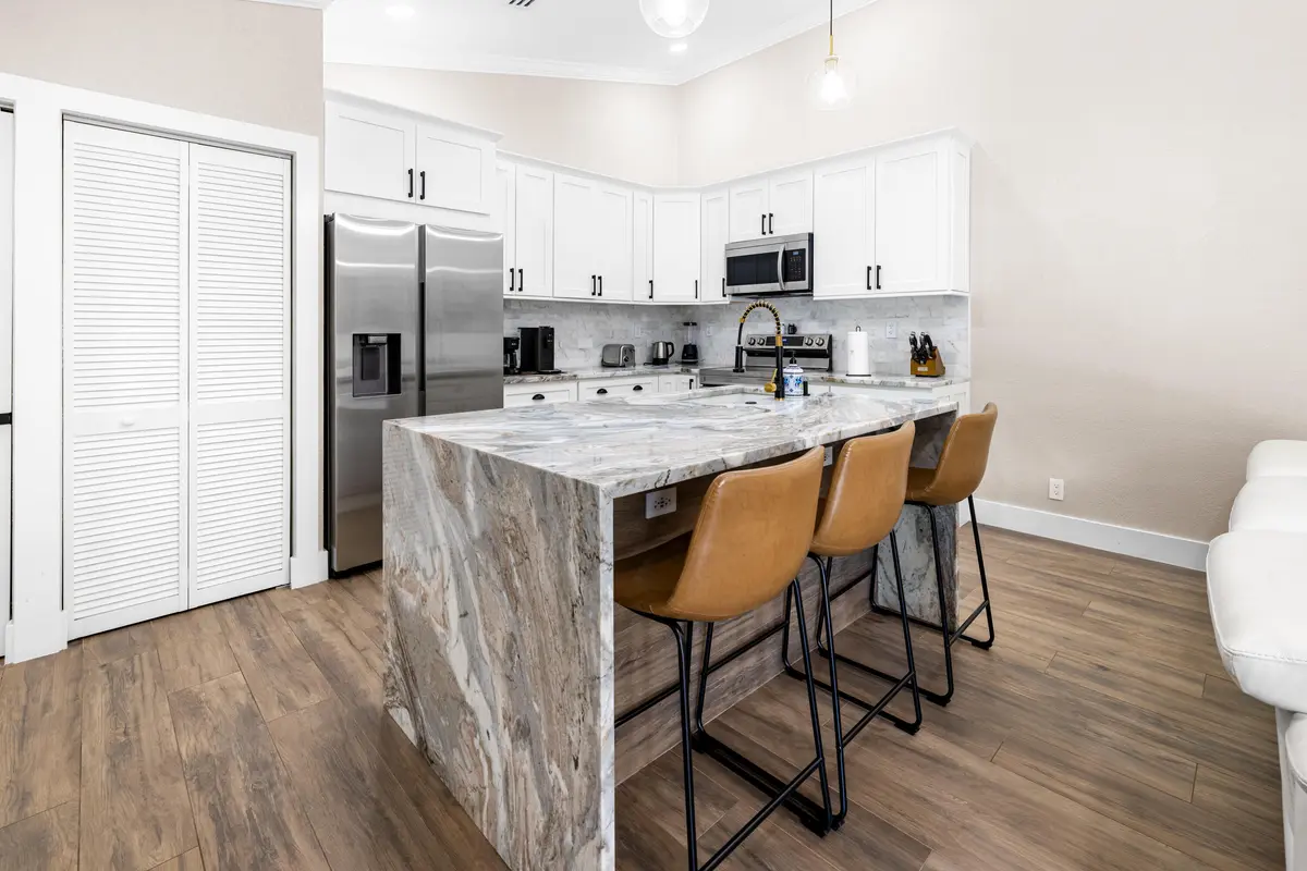 R-2820 at 1672 Hawthorne Place, Wellington