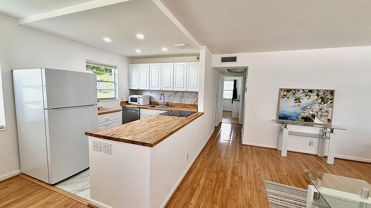 LR + Kit at 114 OAKRIDGE I 114, Deerfield Beach