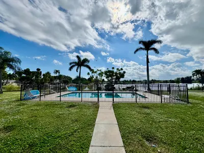 960 CRYSTAL LAKE 206, Deerfield Beach – Condominium for sale