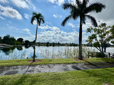 960 CRYSTAL LAKE 206, Deerfield Beach – Condominium for sale