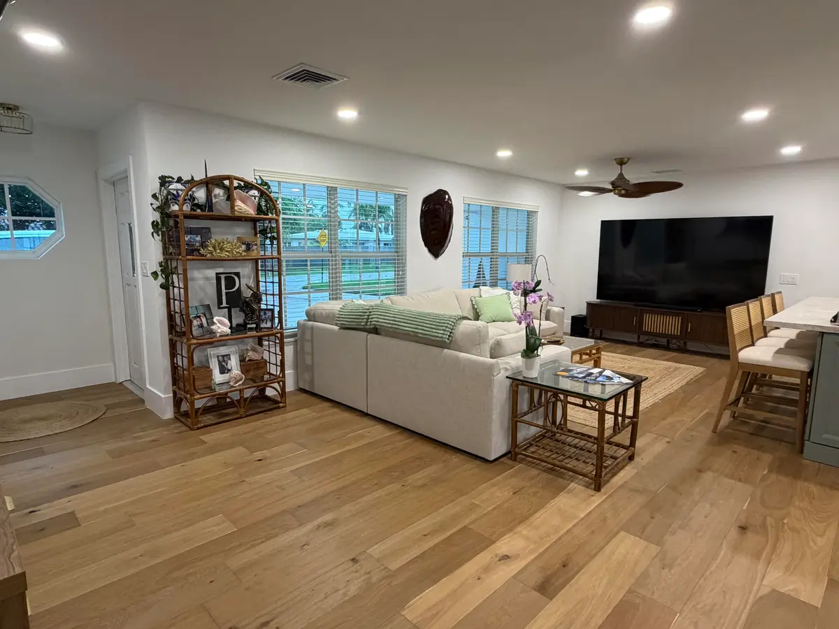 living area at 1410 SE 12TH Avenue, Deerfield Beach