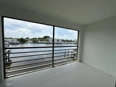 309 Lake Circle 202, North Palm Beach – Condominium for rent