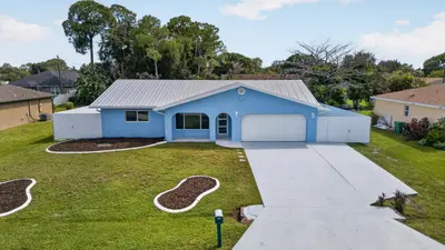 242 SE Duxbury Avenue, Port St. Lucie – Single Family Residence for sale