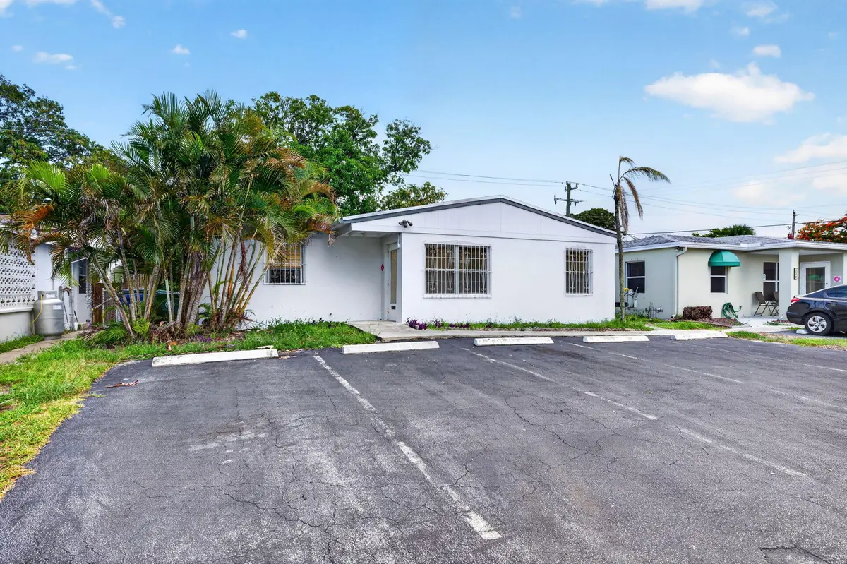 1-web-or-mls-699A5375 at 130 NE 51ST Street, Oakland Park