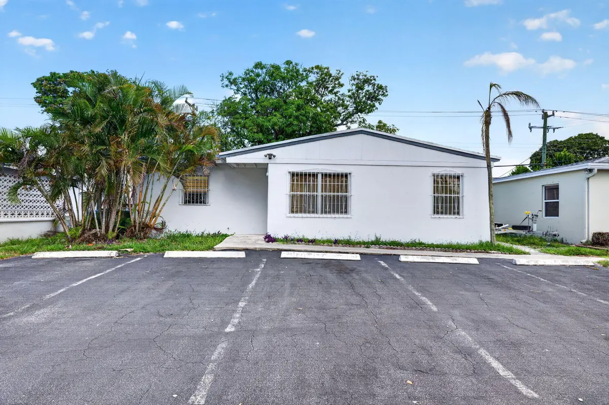 2-web-or-mls-699A5385 at 130 NE 51ST Street, Oakland Park