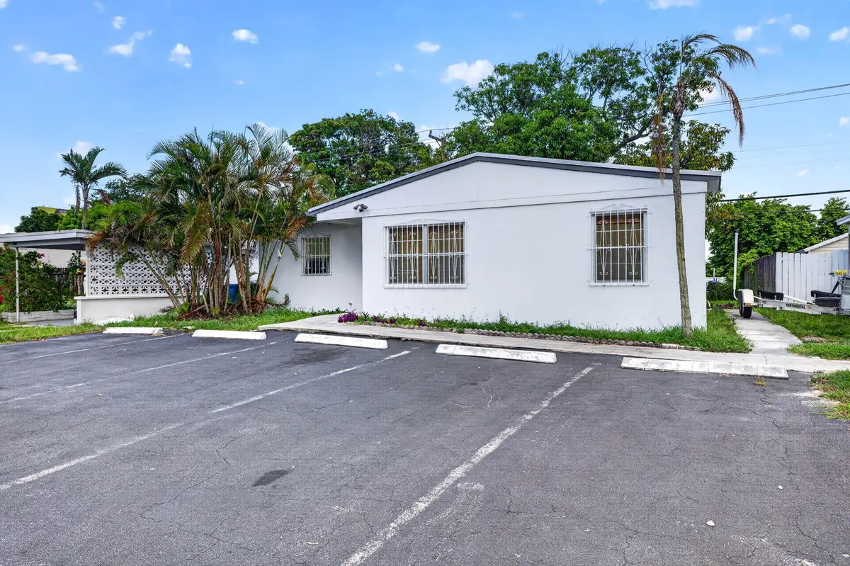3-web-or-mls-699A5390 at 130 NE 51ST Street, Oakland Park