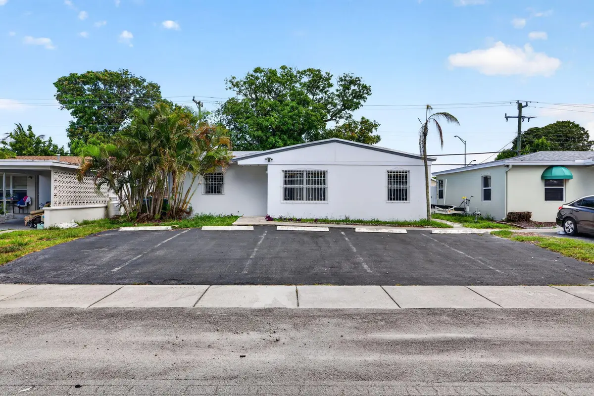 4-web-or-mls-699A5561 at 130 NE 51ST Street, Oakland Park