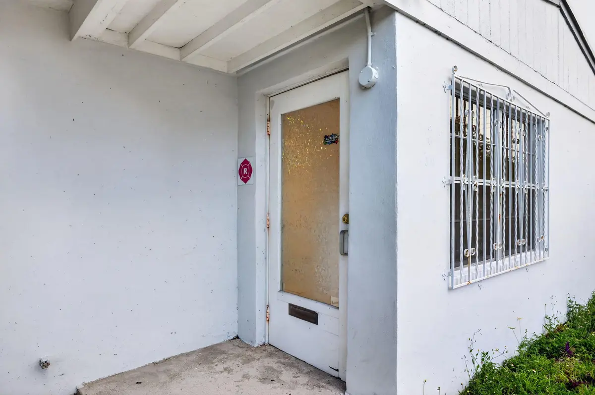 5-web-or-mls-699A5395 at 130 NE 51ST Street, Oakland Park