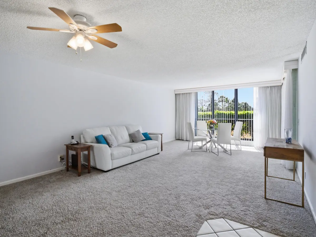 WOODLANDS-PGA-13 at 5390 WOODLAND LAKES Drive 104, Palm Beach Gardens