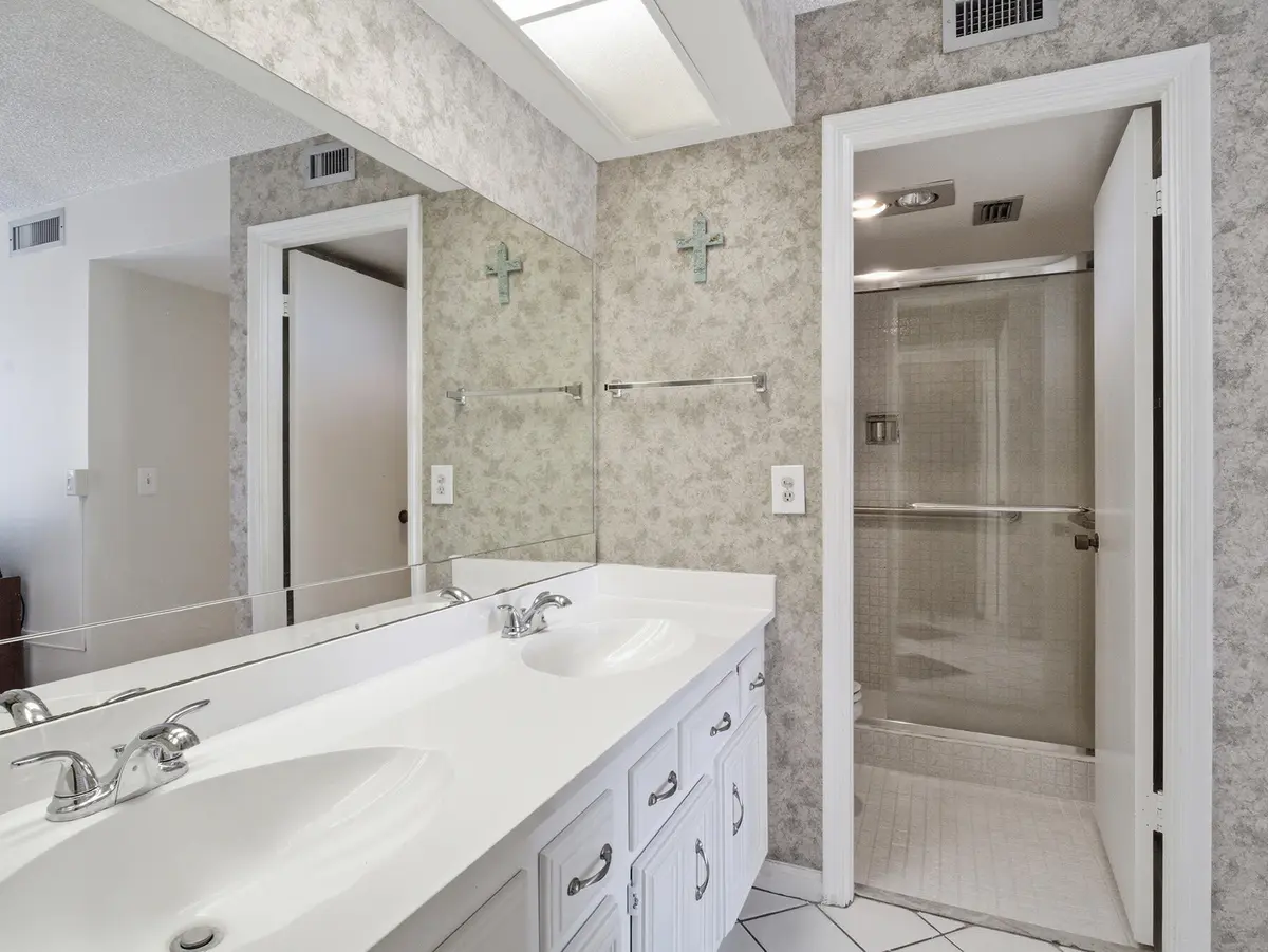 WOODLANDS-PGA-6 at 5390 WOODLAND LAKES Drive 104, Palm Beach Gardens