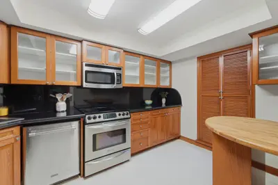 1700 Presidential Way 103, West Palm Beach – Condominium for rent