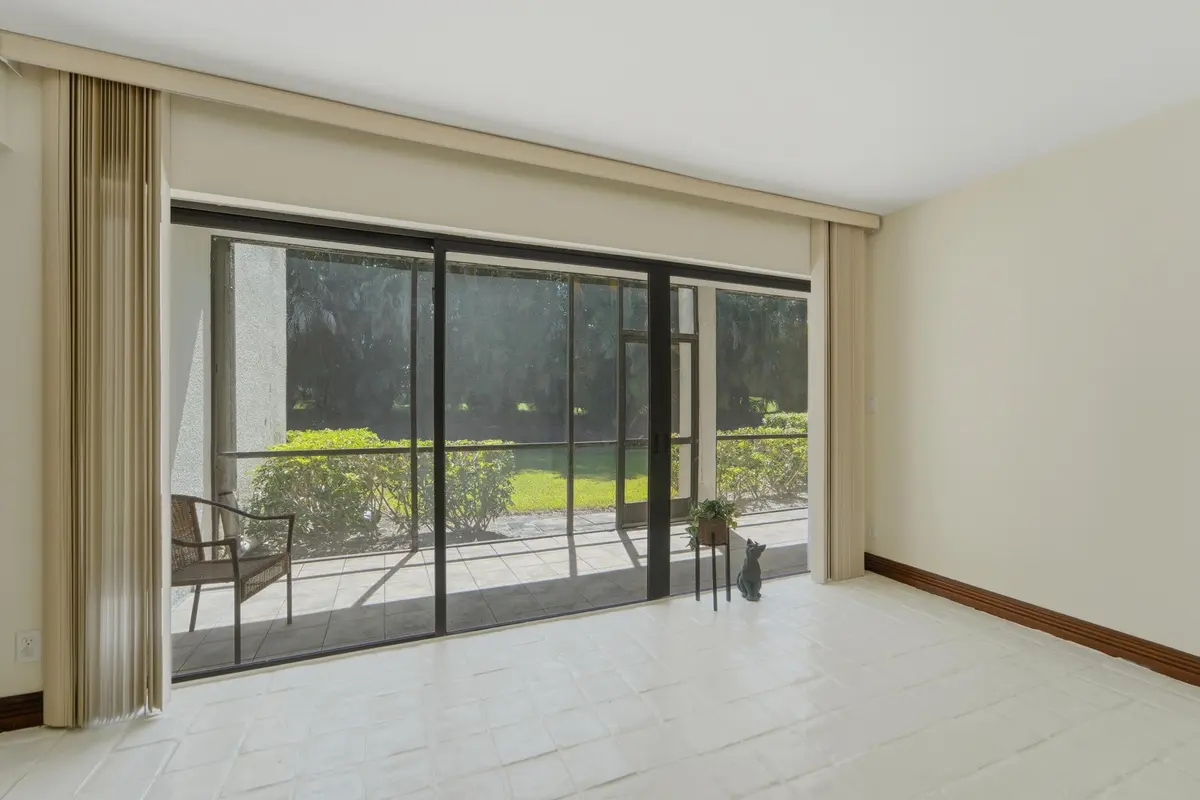 Living Room at 1700 Presidential Way 103, West Palm Beach