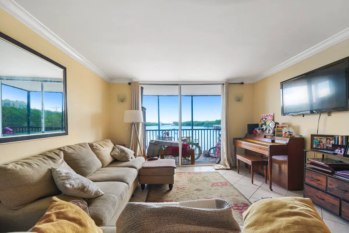 Living Room at 710 NE 7th Street 207, Boynton Beach