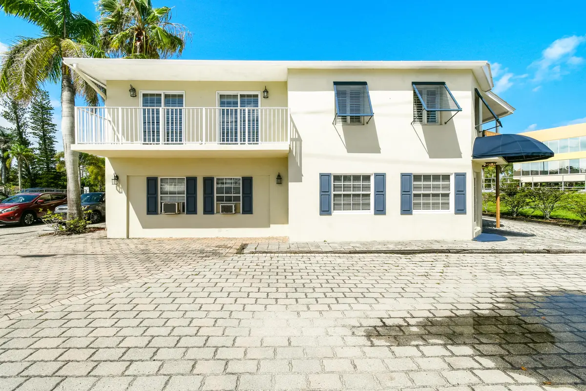 Front of building at 850 SW MARTIN DOWNS Boulevard, Palm City