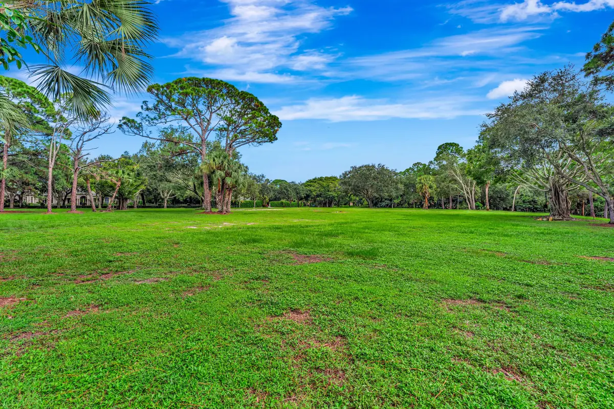 Yard at 8267 Nashua Drive, Palm Beach Gardens