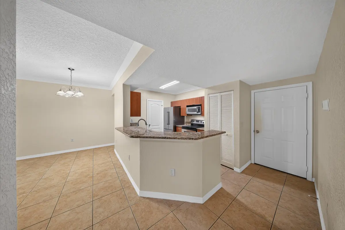 7 kitchen at 150 SW PEACOCK Boulevard 26-102, Port St. Lucie