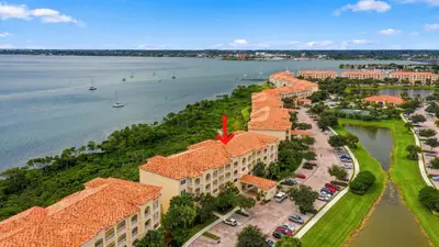 24 Harbour Isle Drive 204, Fort Pierce – Condominium for sale
