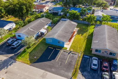 320 SW 10th Terrace, Hallandale Beach – Duplex for sale