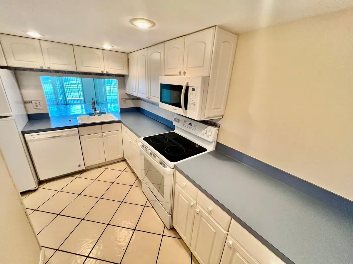 Photo 3 at 9450 Poinciana Place 416, Davie