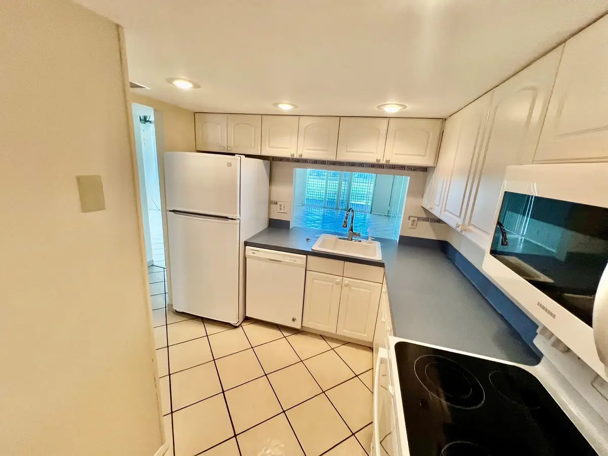Photo 4 at 9450 Poinciana Place 416, Davie