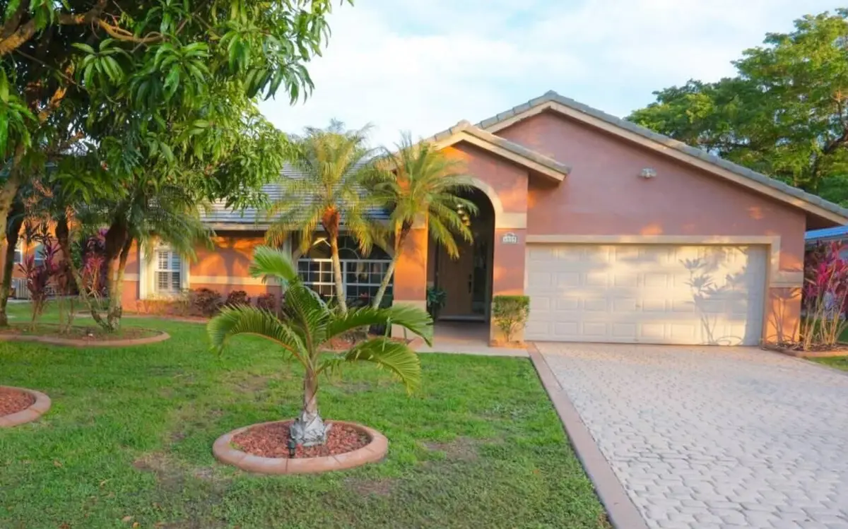 WhatsApp Image 2026-09-19 at 13.38.04 (1 at 4555 NW 88TH Terrace, Coral Springs