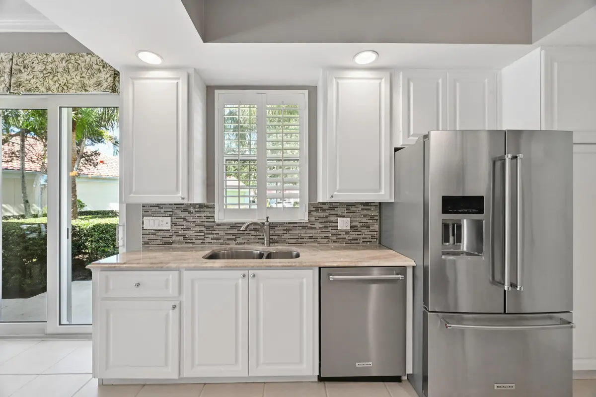 06_beyc6aac5e0b126c3 at 9400 SW Wedgewood Lane, Stuart