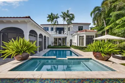 213 Via Palacio, Palm Beach Gardens – Single Family Residence for sale