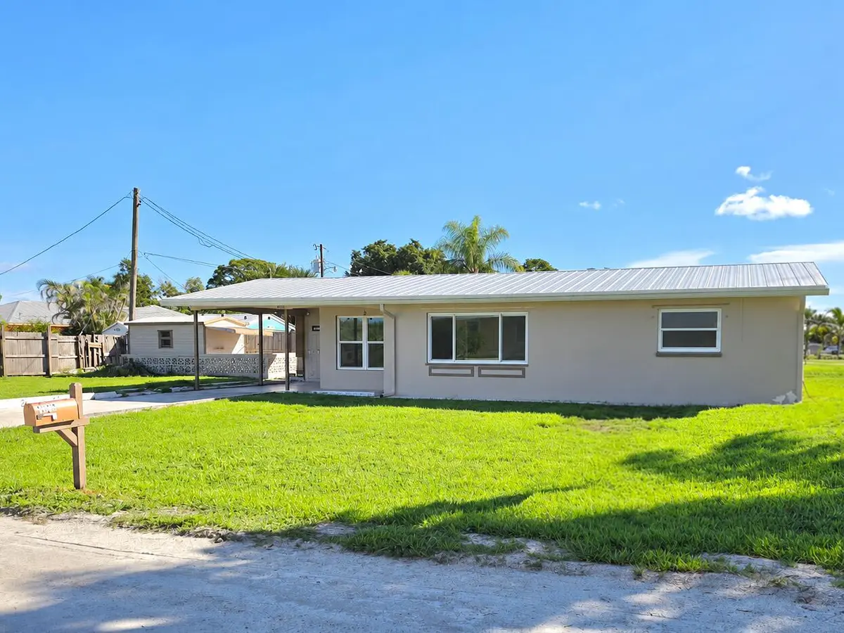 front at 4651 SE CHATHAM Avenue, Stuart