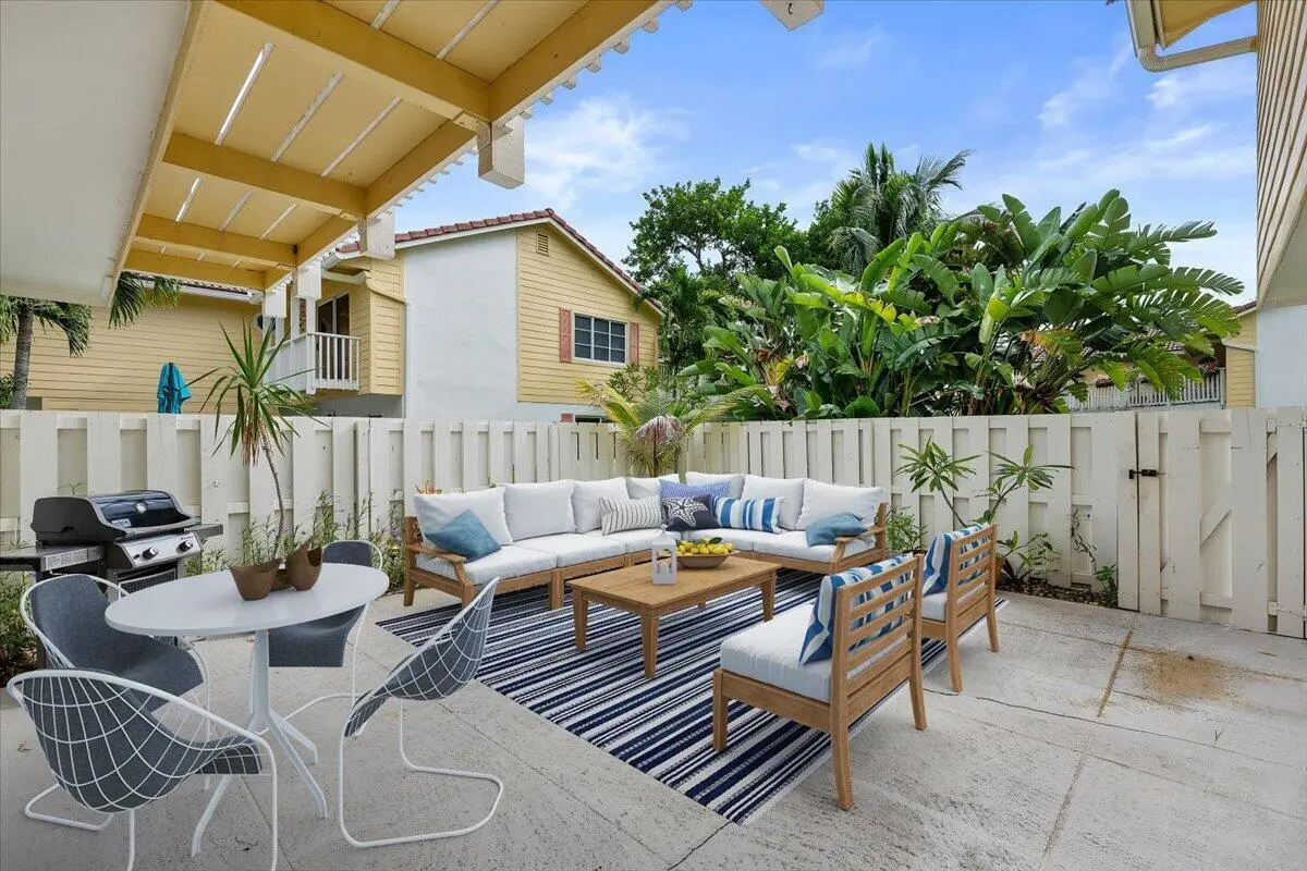 Virtually staged patio at 251 SEABREEZE Circle, Jupiter