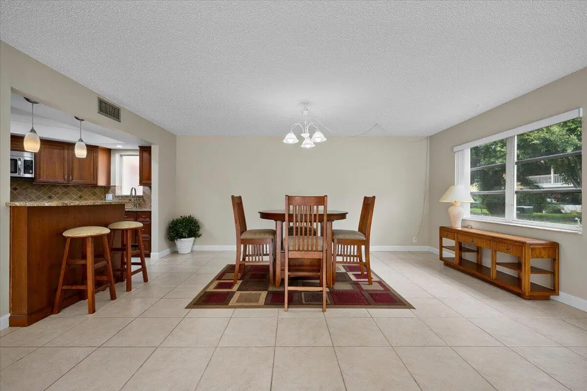 Dining at 251 SEABREEZE Circle, Jupiter
