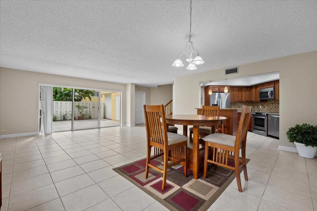 Dining / Living at 251 SEABREEZE Circle, Jupiter