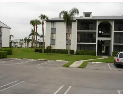 1105 GREEN PINE Boulevard C2, West Palm Beach – Condominium for rent