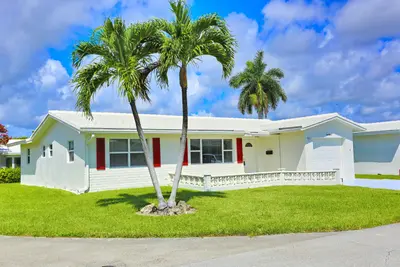 1015 SW 16th Street, Boynton Beach – Single Family Residence for sale