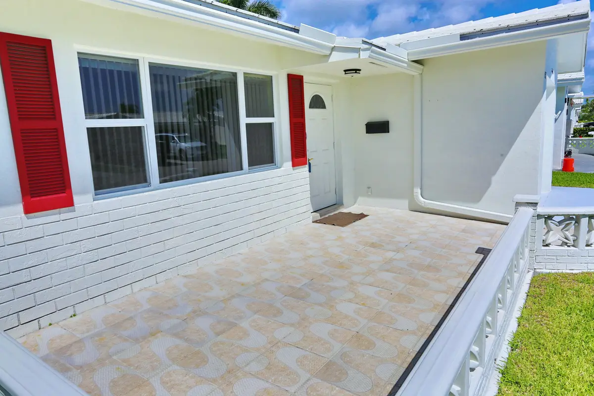 004-041-Patio-4200x2800 at 1015 SW 16th Street, Boynton Beach