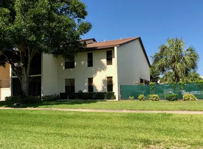 250 SE Four Winds Drive 104, Stuart – Condominium for sale